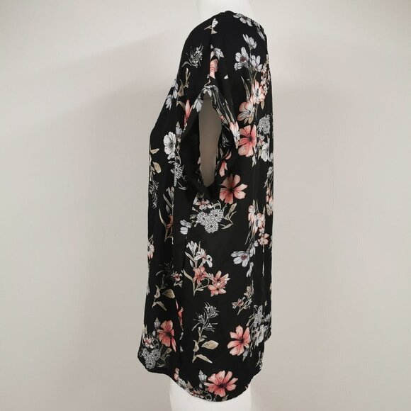 3/$20 - M - Flowy Floral Black Blouse - Ardene - Picture 2 of 4